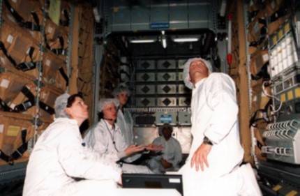 sts_101_crew_spacehab_ceit_mar_2000