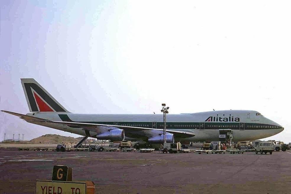 armstrong_in_russia_alitalia_neil_armstrong_at_jfk_jul_1970