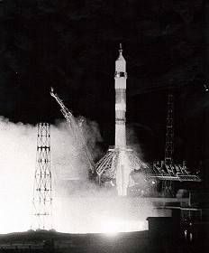 armstrong_in_russia_soyuz_9_launch