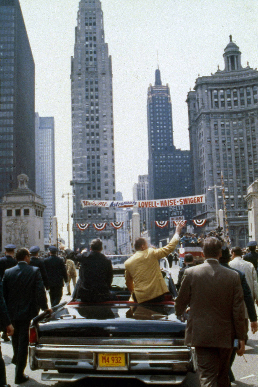 as13-956_70hc-566_parade_in_chicago_5.1.70