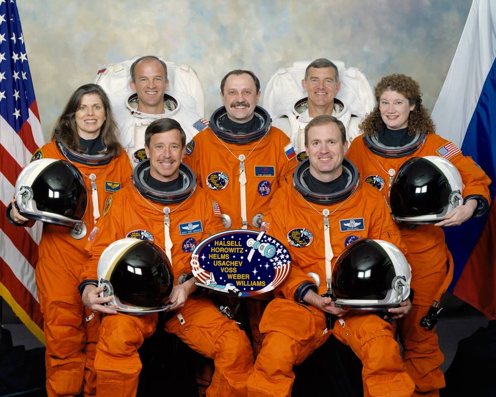 iss20_sts_101_crew_photo_sts101-s-002
