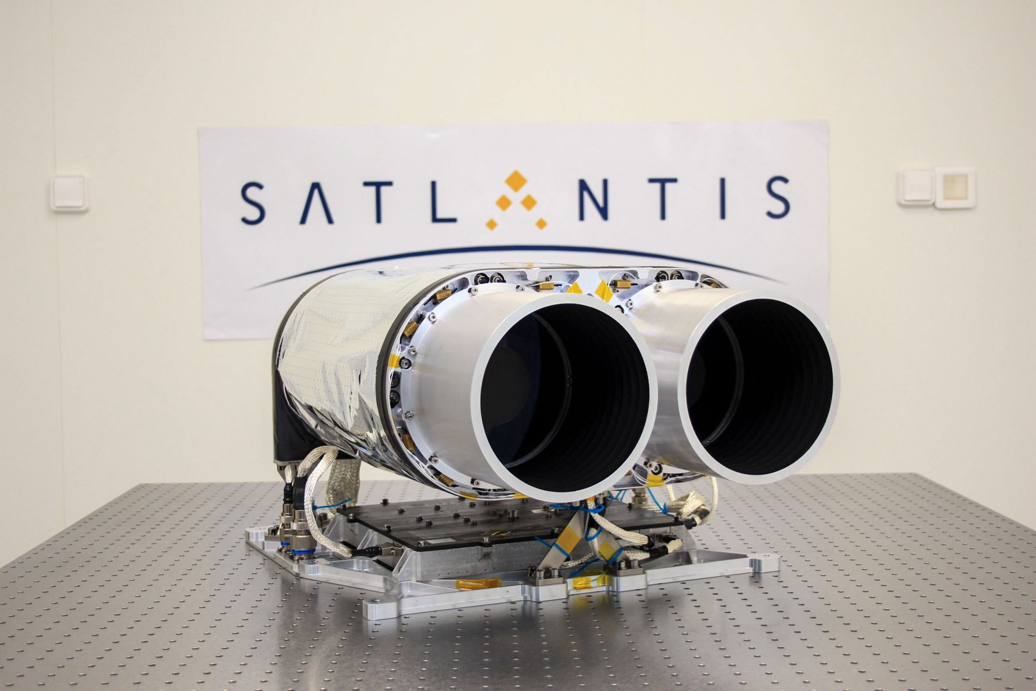 SATLANTIS hardware