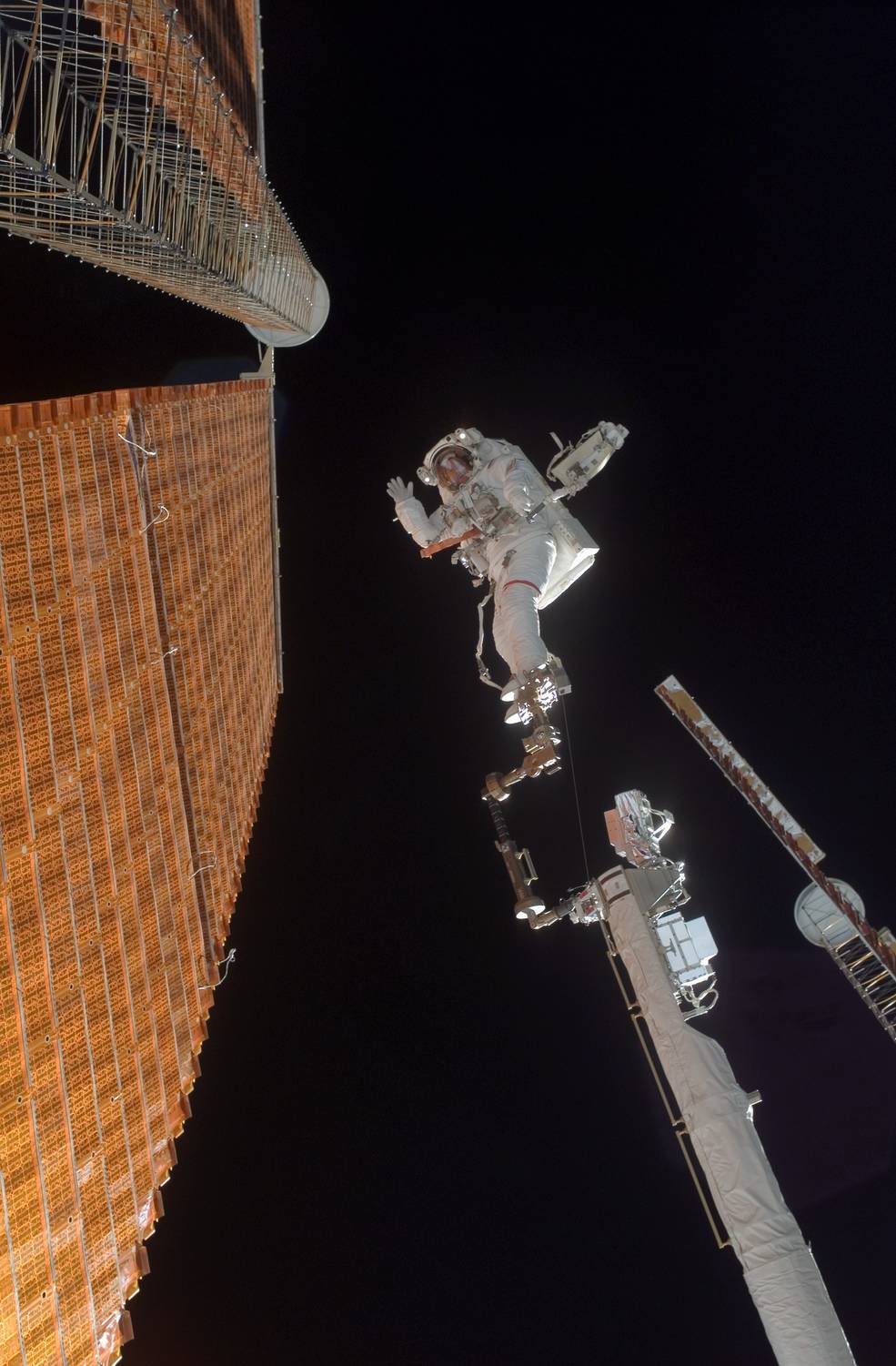 iss20_iss_evas_sts_120_parazynski_surveys_solar_array