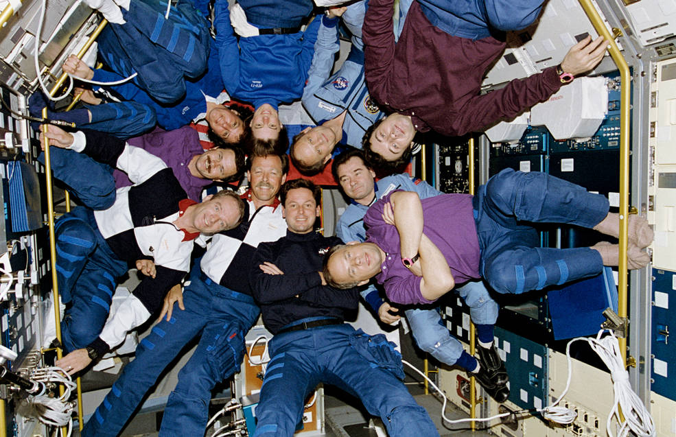 iss20_sts_71_crew_photo_in_spacelab