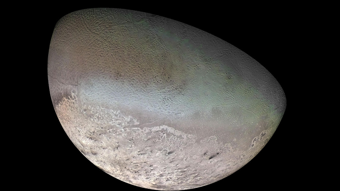  Global color mosaic shows Neptune's largest moon, Triton
