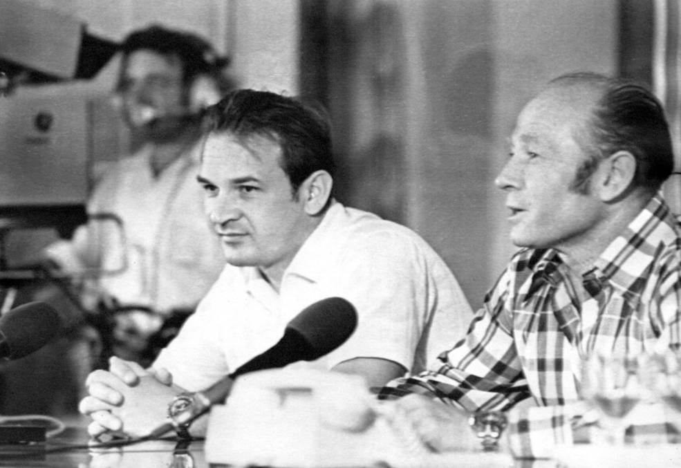 astp-1207_tass_press_conference_after_return_to_baykonur_7.21.75