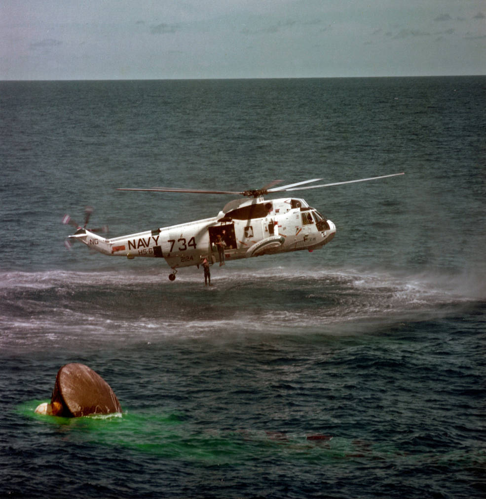 astp-1221_s75-28992_cm_recovery_operations_7.24.75