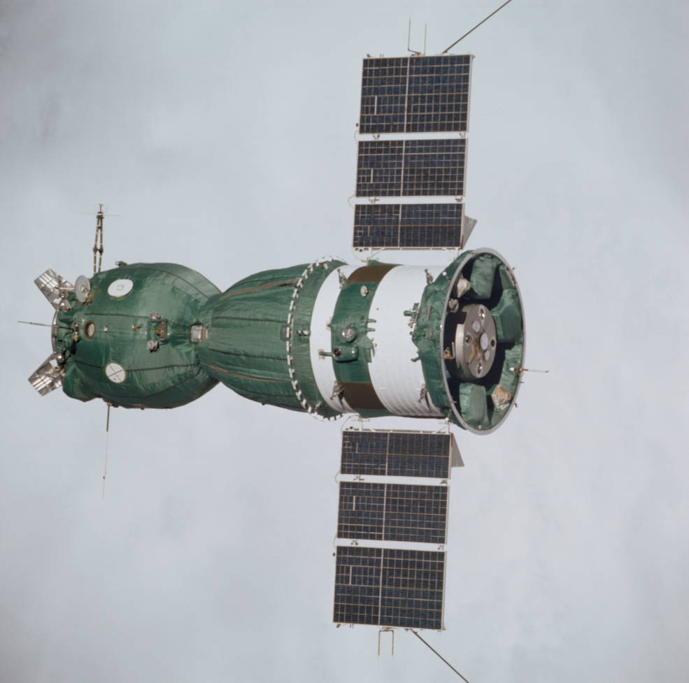 astp_docking_soyuz_before_docking