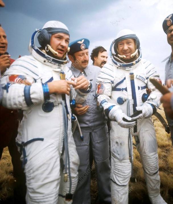 soyuz_19_crew_postlanding_2