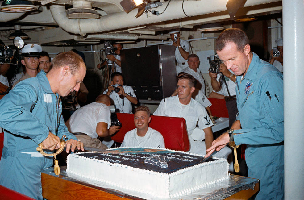 gemini_5_crew_cake_cutting_aboard_carrier