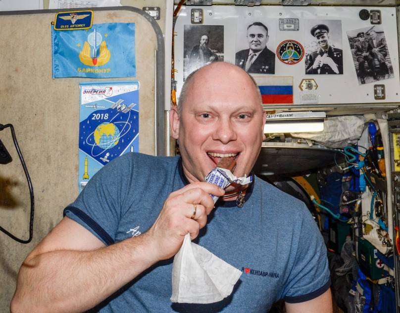 ice_cream_delivered_by_spacex_exp_55_apr_19_2018_artemyev_2