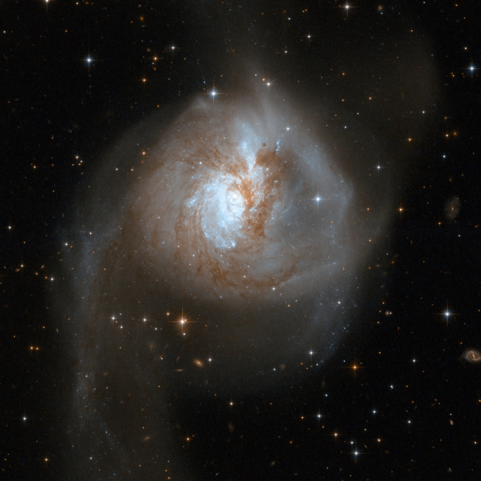 Although the two galaxies in NGC 3256 appear merged when viewed in visible light, a second, bright nucleus is found hiding.