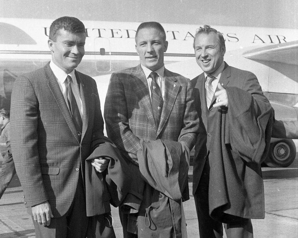 apollo_13_european_tour_dublin_airport_arrival