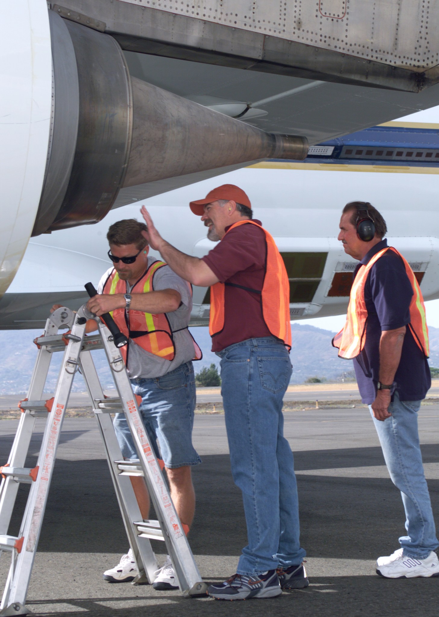 NASA DC-8 maintenance crew members nspect the aircraft before takeoff.