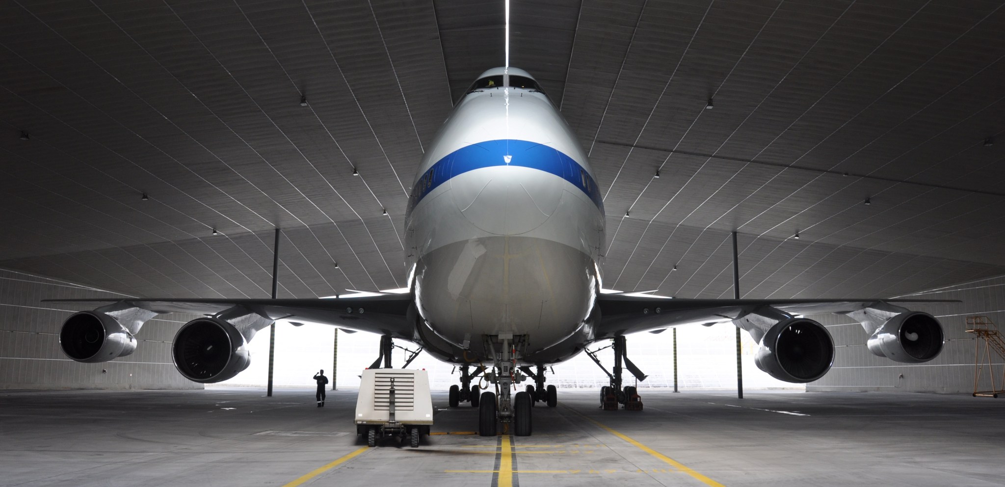 sofia_in_lufthansa_technik_hangar_crop.jpg