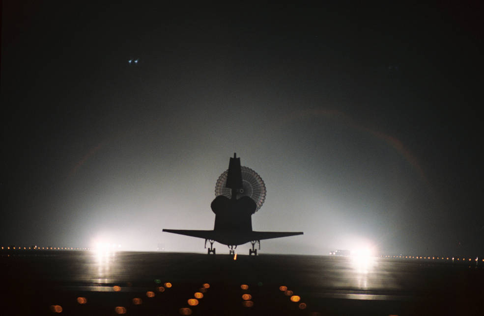 sts_106_landing