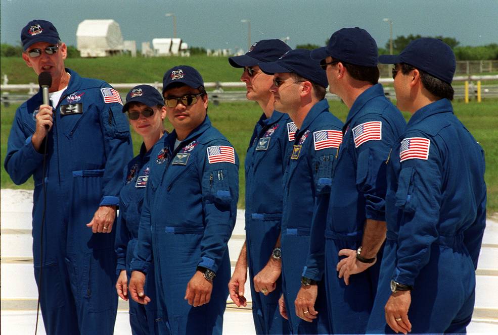 sts_92_crew_at_ksc_tcdt_sep_13_2000