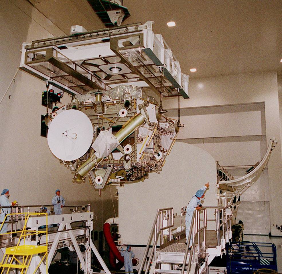 z1_truss_loading_into_payload_canister_sep_10_2000