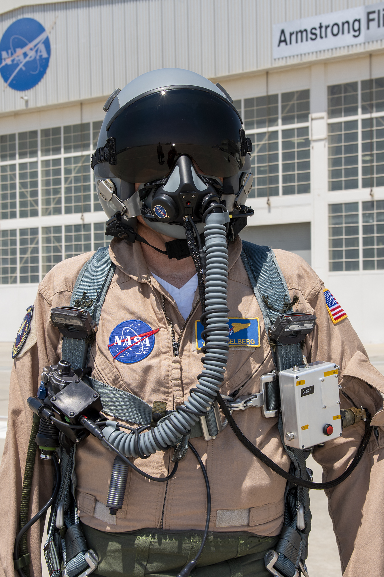 NASA research pilot Wayne Ringelberg wears a U.S. Air Force configuration of the JPL prototype mask.