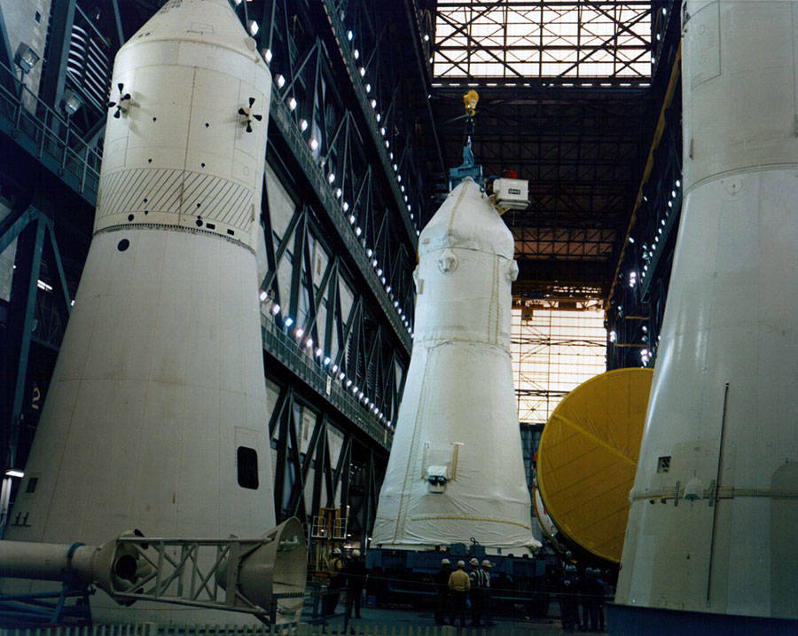 apollo_14_csm_lm_in_vab_transfer_aisle_nov_4_1970