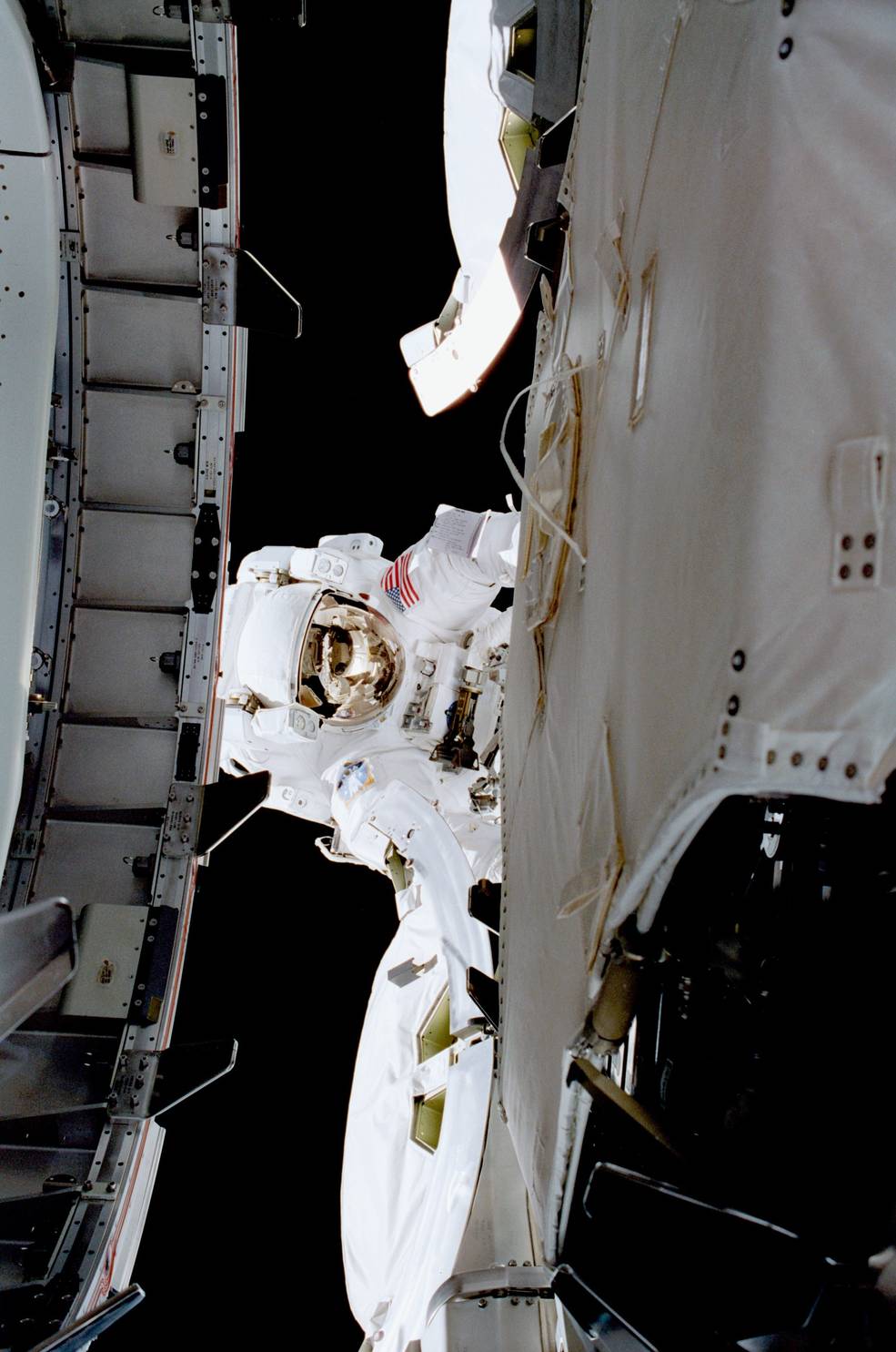 iss20_sts_92_wisoff_eva2_pma3_installation