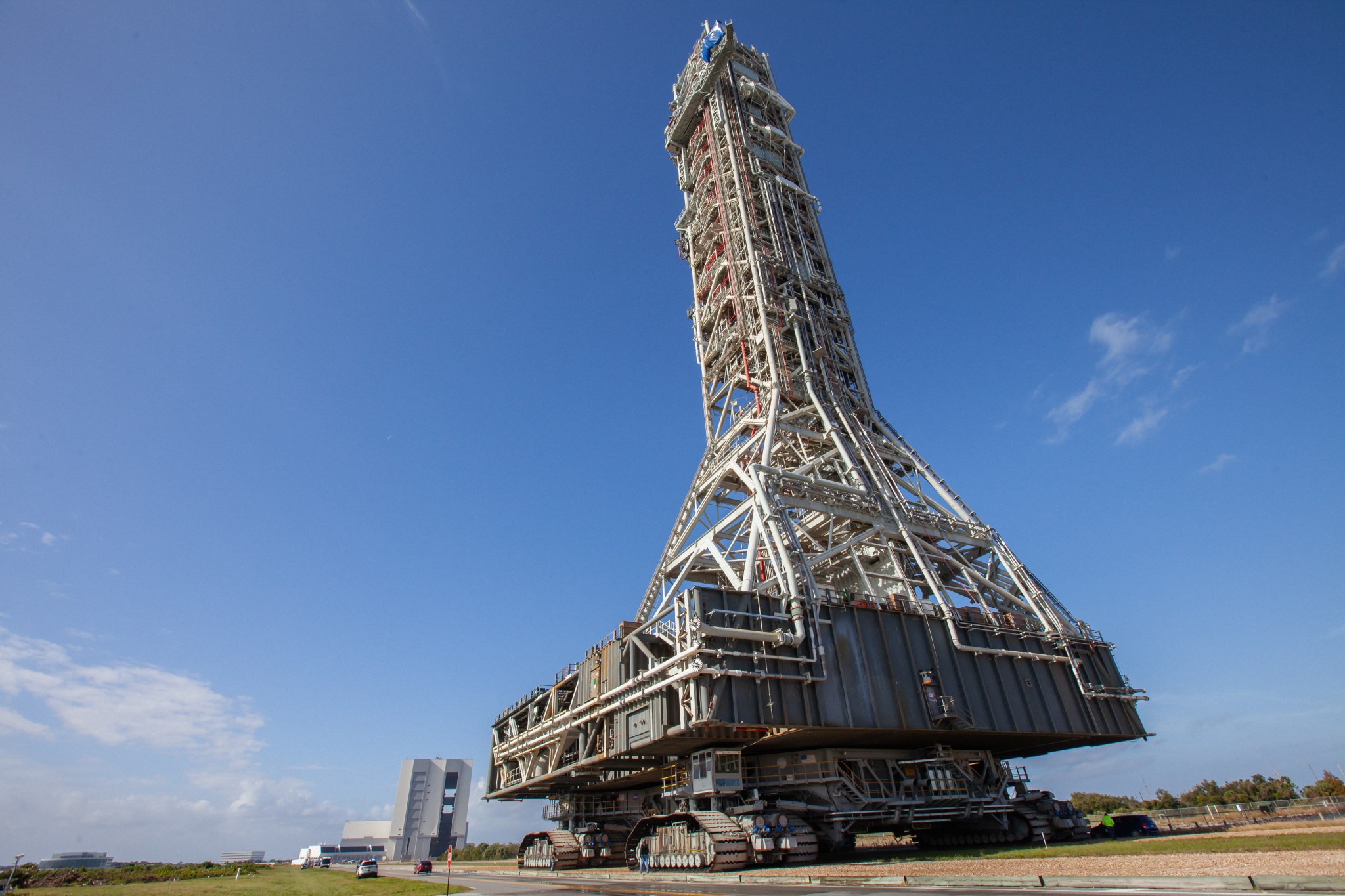 NASA’s mobile launcher, carried atop the crawler-transporter 2, returns to the Vehicle Assembly Building (VAB) on Dec. 20, 2019.