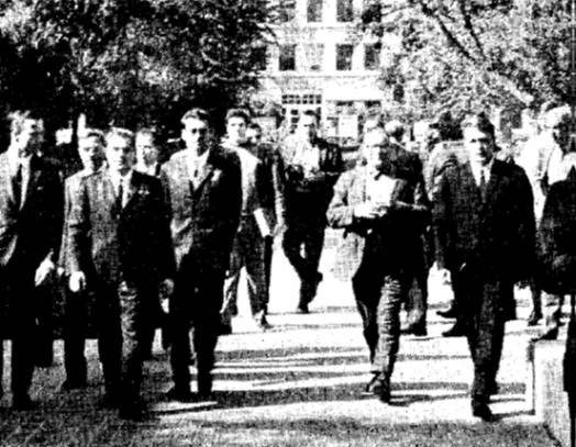 nikolayev_sevastyanov_walking_on_caltech_campus