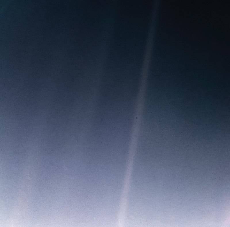 earth-palebluedot-6bkm-voyager1