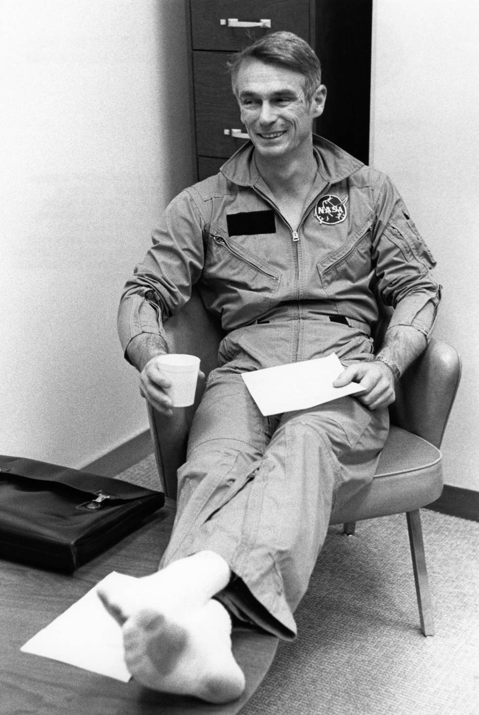 cernan_at_crew_qrts_after_helo_crash_earlier_that_day-1.23.71