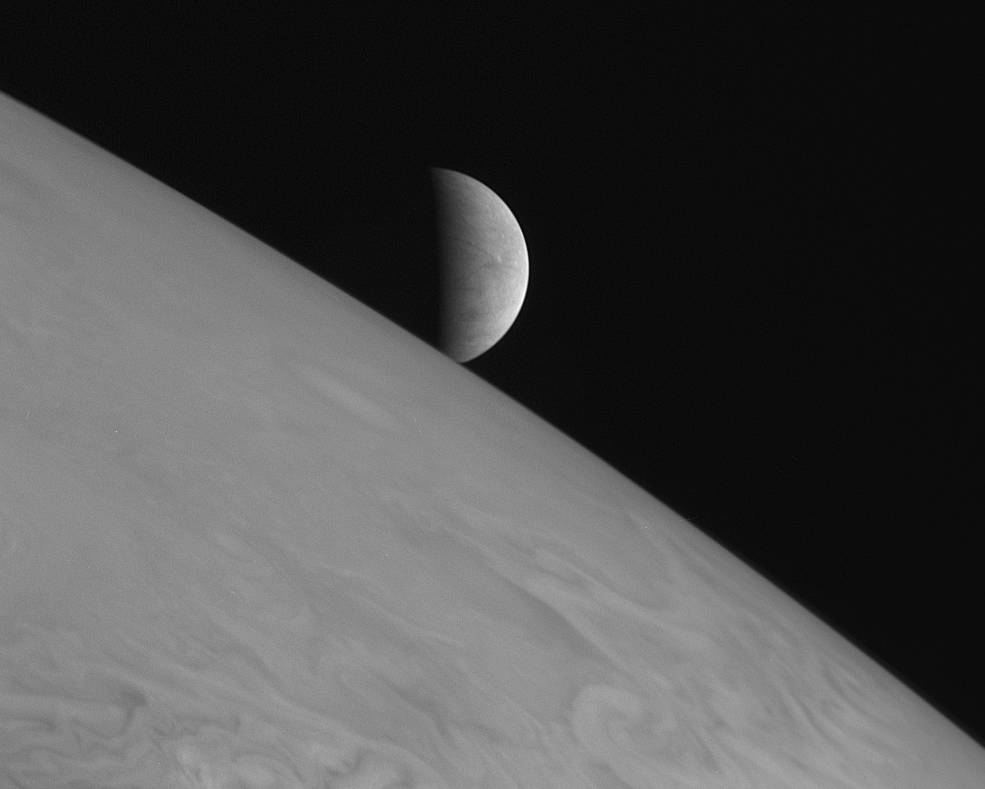 new_horizons_jupiter_europa_rising_feb_28_2007