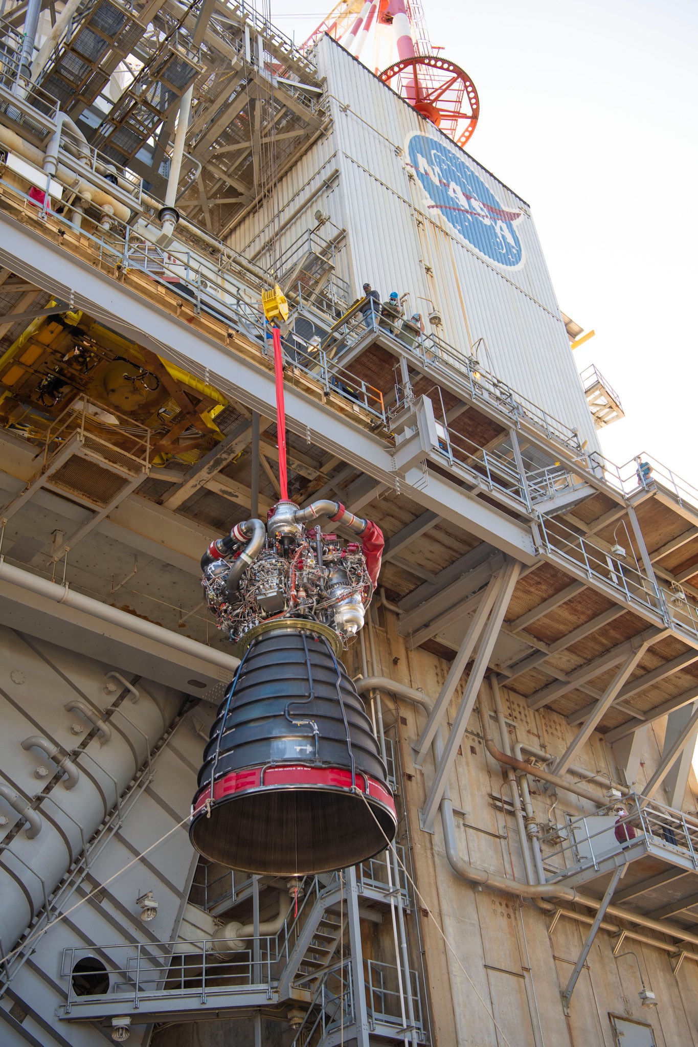 RS-25 Engine Installation