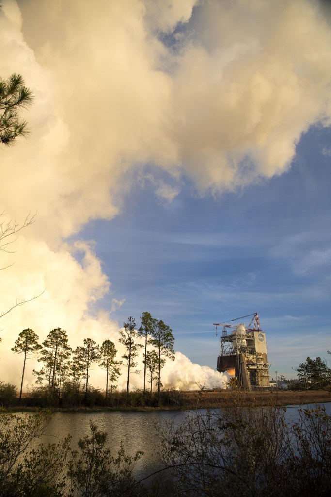 NASA Conducts 1st Hot Fire of New RS-25 Engine Test Series