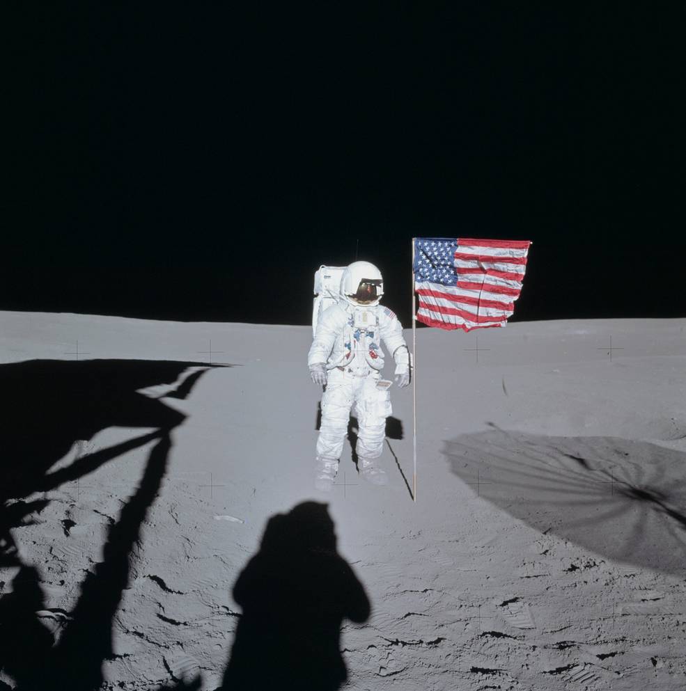 apollo_14_eva1_mitchell_us_flag