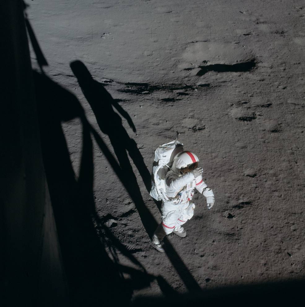 apollo_14_eva1_shepard_on_surface