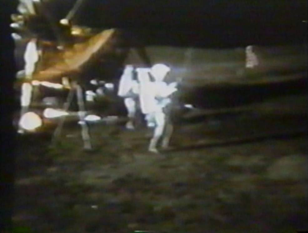 apollo_14_eva2_shepard_hitting_golf_ball