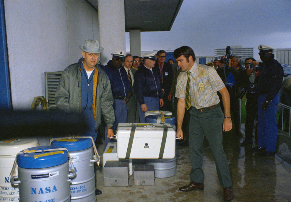apollo_14_samples_arrive_at_lrl_s71-19974