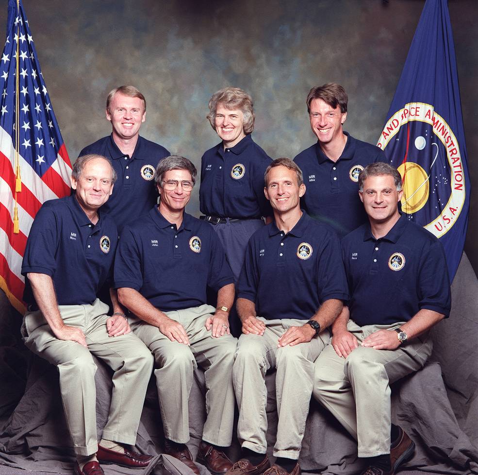 mir_shuttle_mir_astronauts