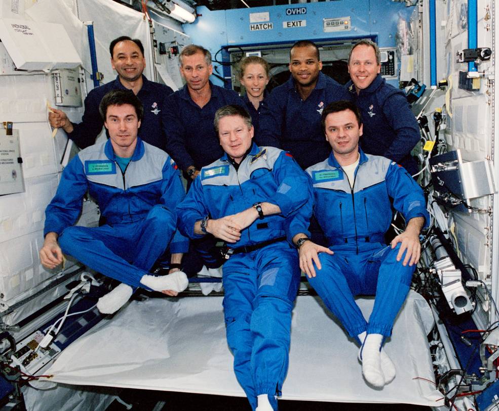 sts_98_joint_crew_more_formal_photo