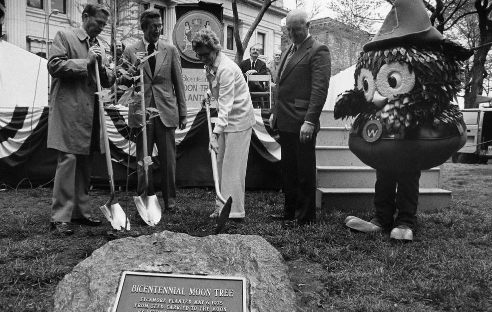 arbor_day_5_planting_bicentennial_moon_tree_philadelphia_may_6_1975_national_parks_conservation_association