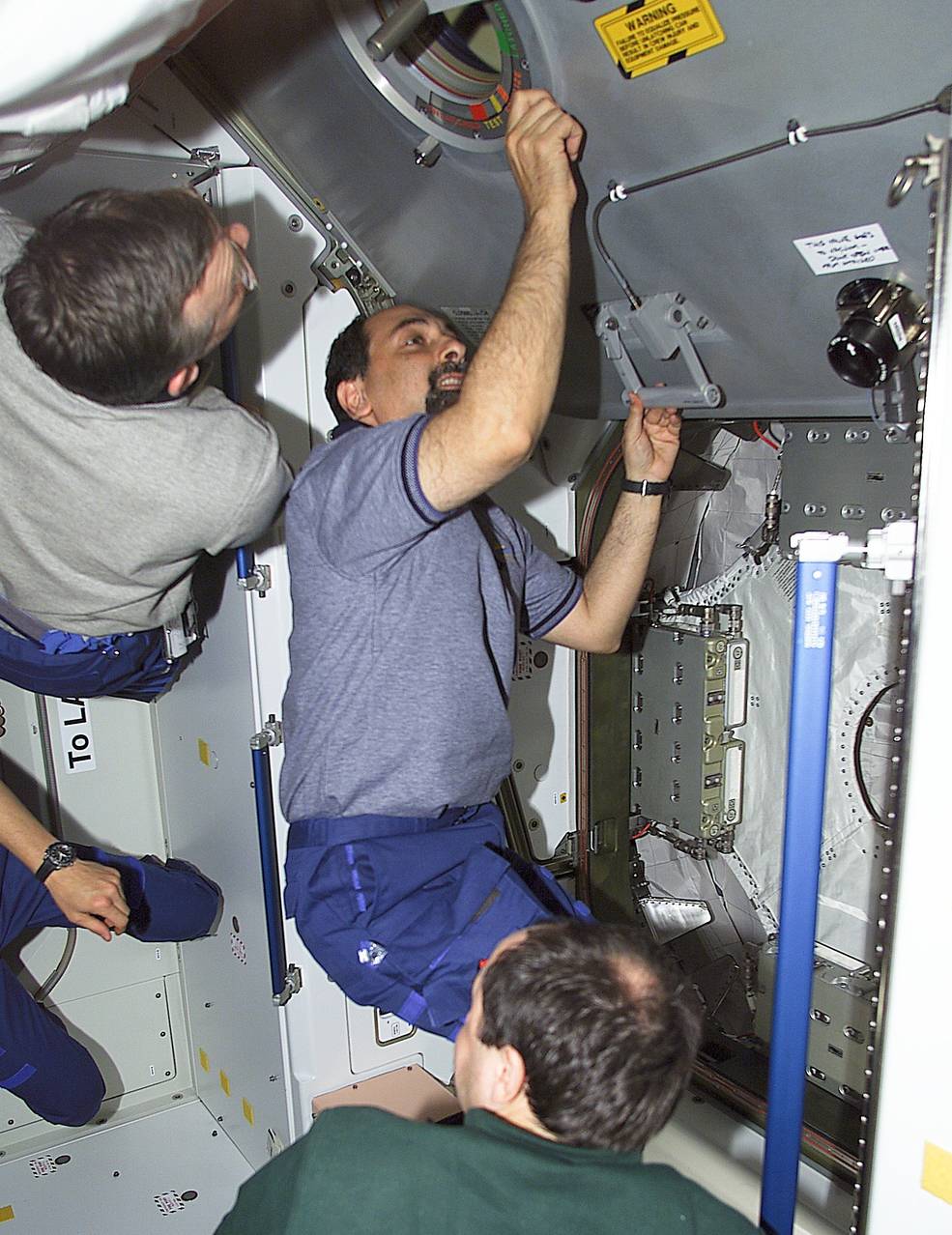 iss20 sts 100 16 guidoni opening hatch to mplm