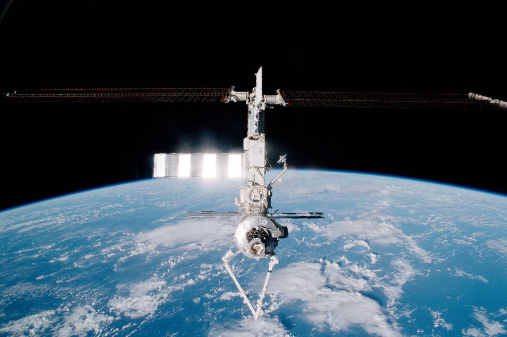 iss20sts 100 24 iss with canadarm2 during departure 2