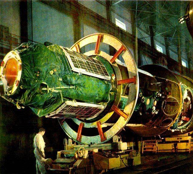 salyut_launch_3_in_assembly_baikonur_color_high_quality