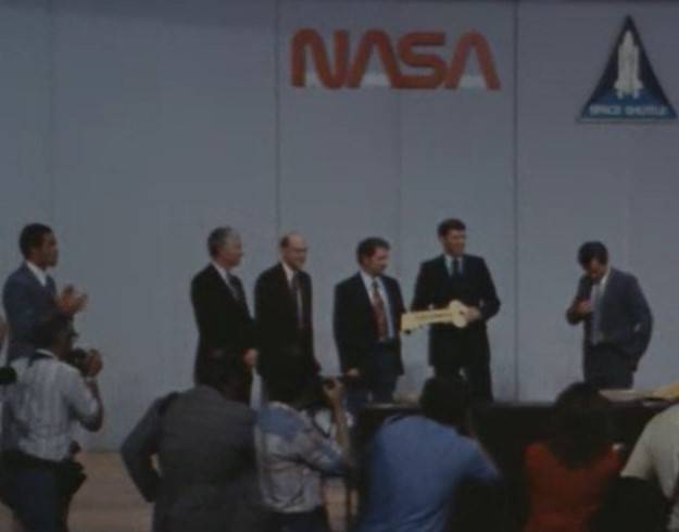 sts-1_landing_23_postflight_press_conference_apr_23_1981