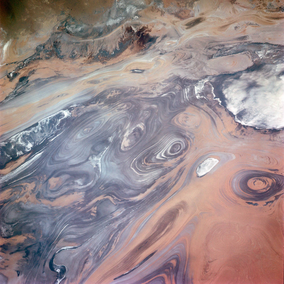 sts-1_landing_2_great_kavir_salt_desert_iran