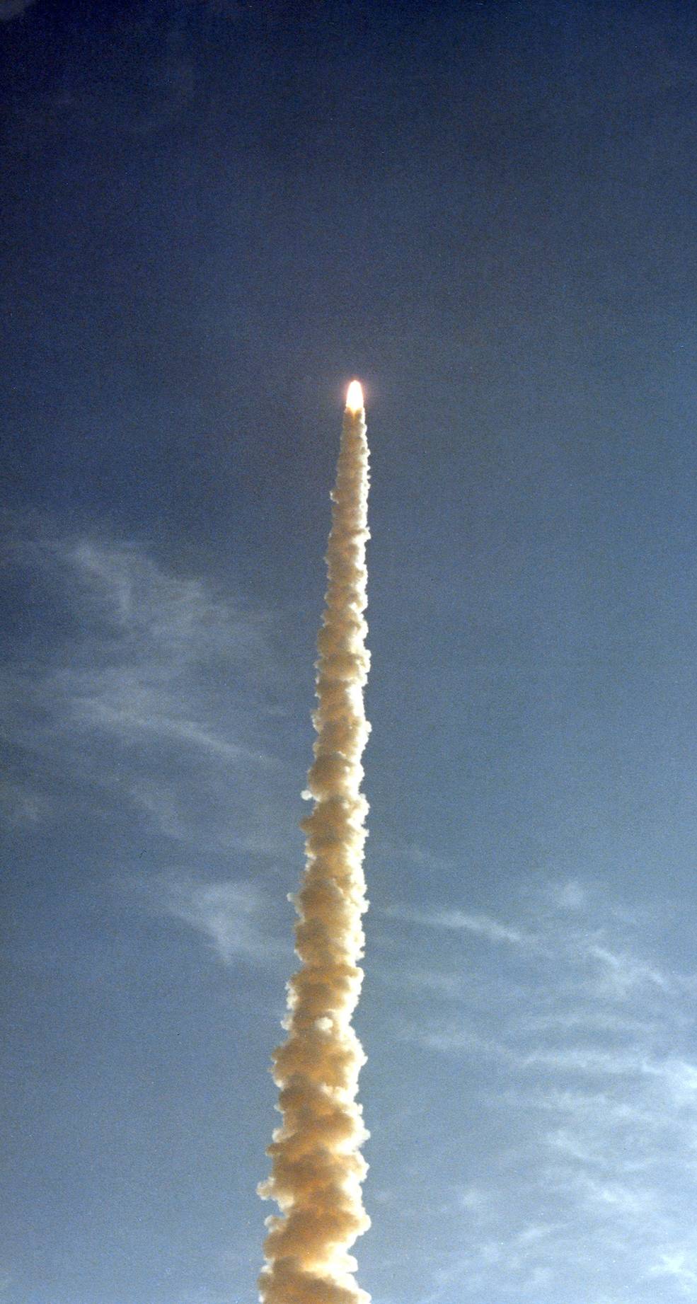 sts-1_launch_17_sts1-1005-81pc-360-4.12.81