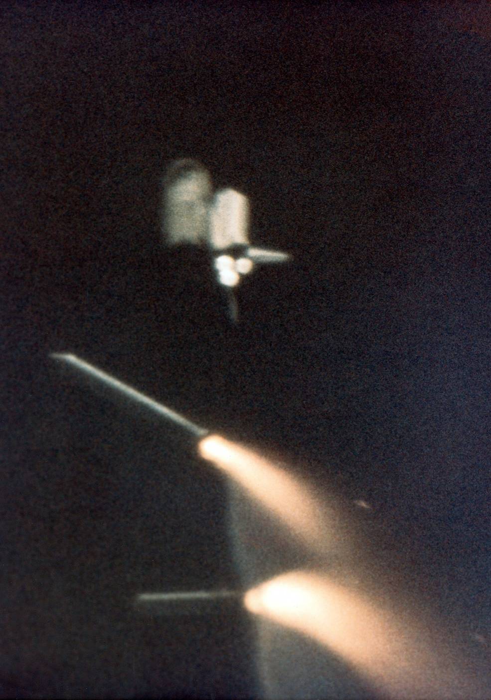 sts-1_launch_18_sts1-1010-s81-33179-4.12.71
