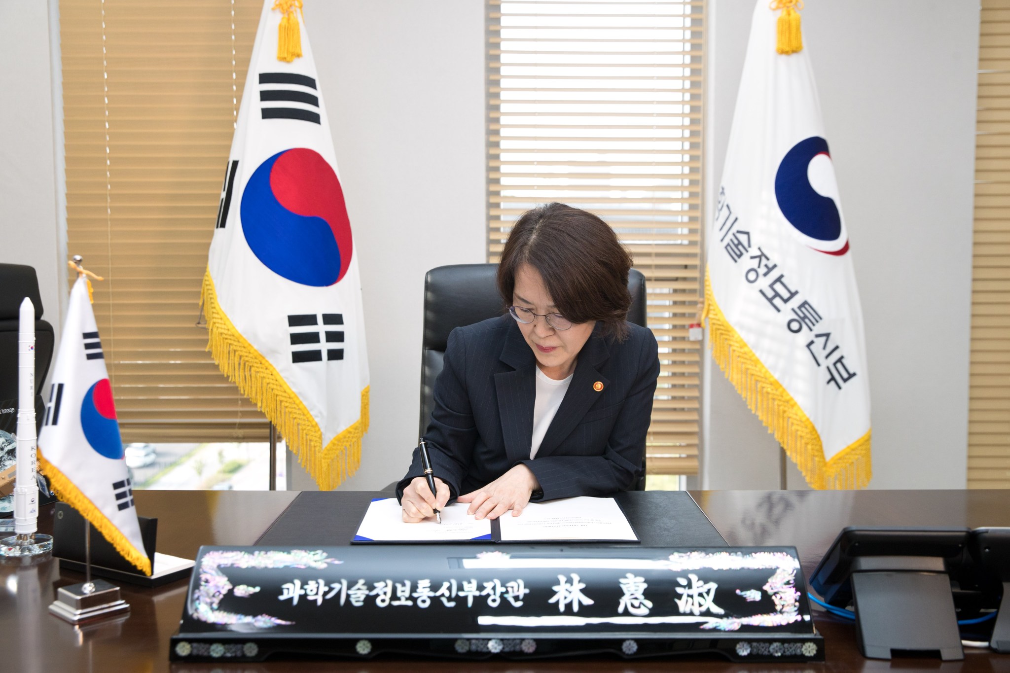 Republic of Korea (ROK) Minister of Science and ICT Lim Hyesook signs the Artemis Accords during a ceremony May 24 in Seoul.