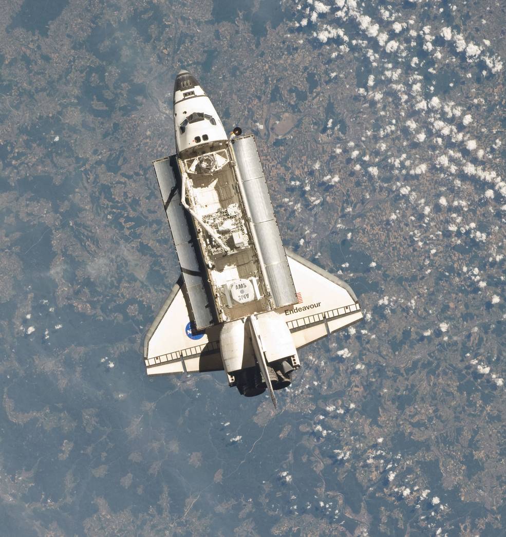 ams_7_sts_134_endeavour_approaching_iss