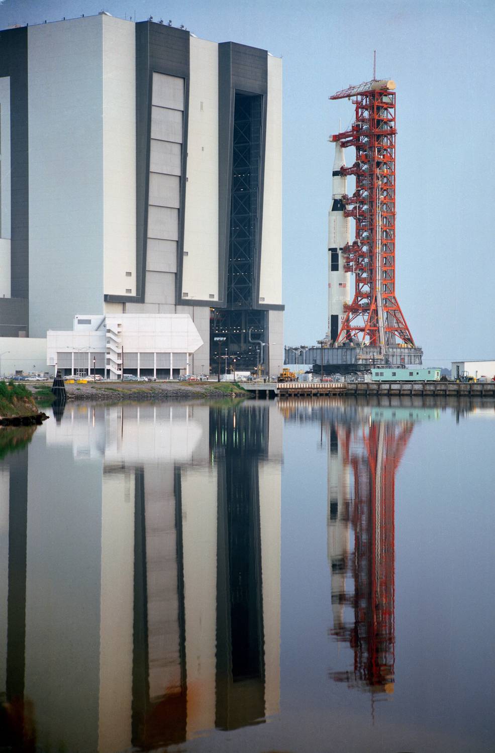 apollo_15_l-2_months_3_rollout_may_11_1971