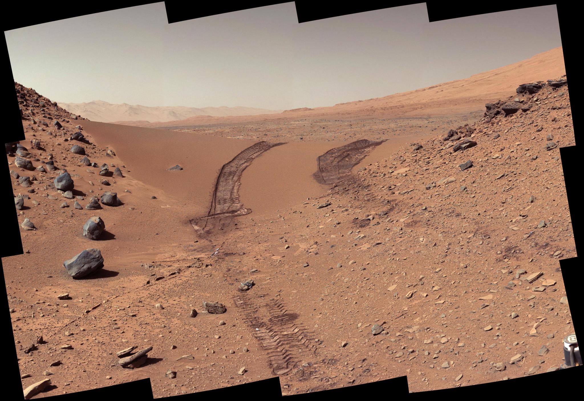 Image of Curiosity rover's wheel track prints on Martian dune